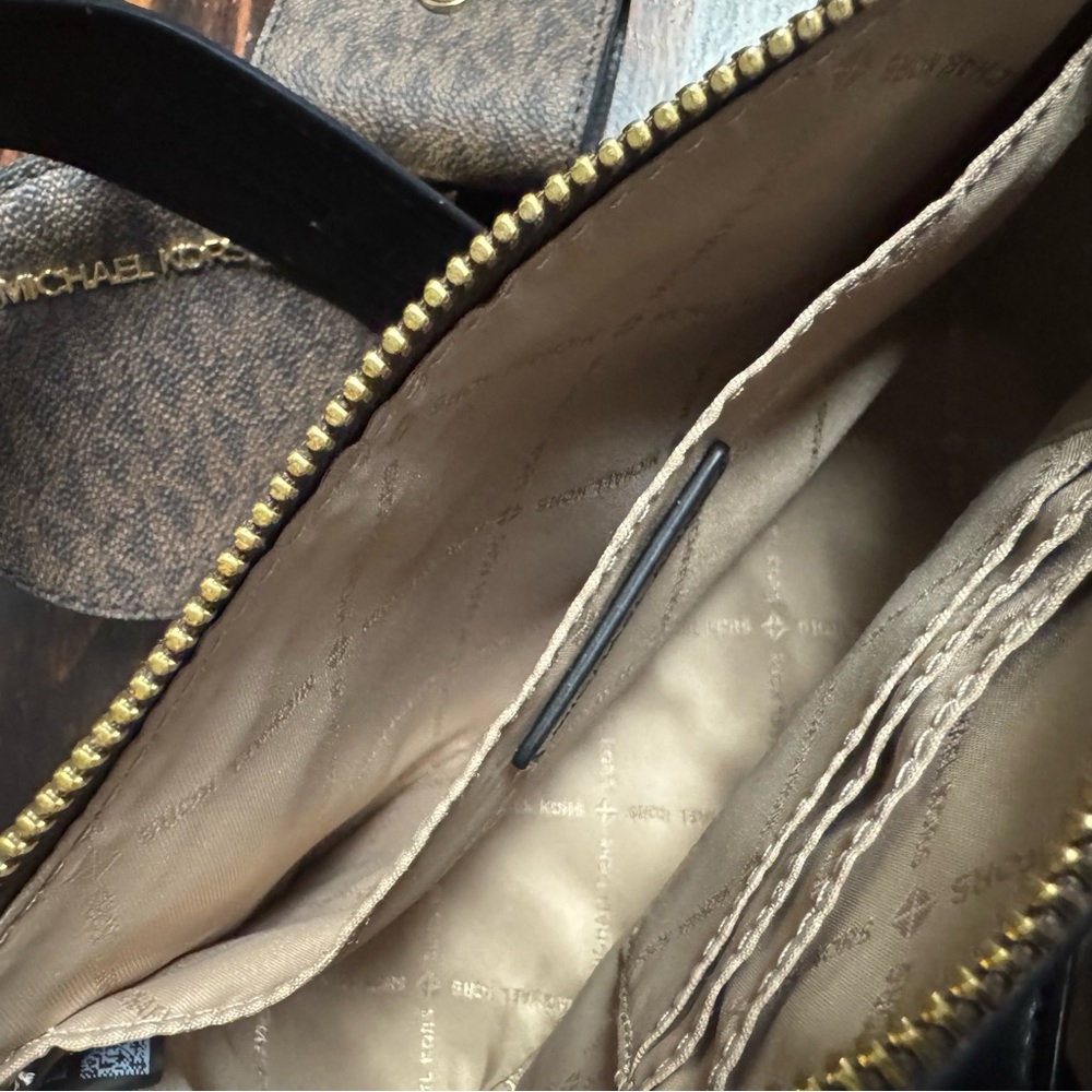 Michael Kors Signature Brown Crossbody Set - Picture 13 of 16